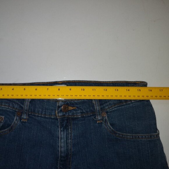 L.L. Bean Ladies Size 16 Classic Fit Straight Leg Medium Wash  Blue Jeans - Picture 8 of 9